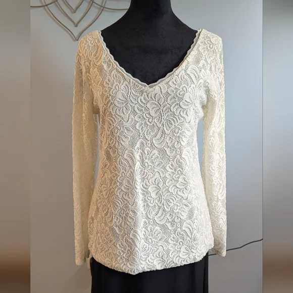 WHBM Long-Sleeve Reversible Ivory Lace Top (S) - Picture 4 of 8